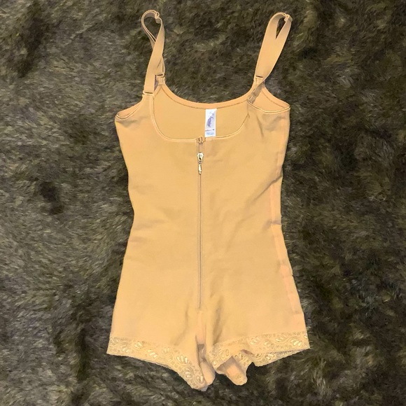 Leonisa Open Bust Body Shaper - Picture 1 of 6